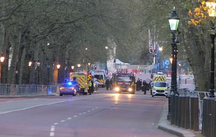 Βρετανία: Πραγματοποιήθηκε ελεγχόμενη έκρηξη έξω από τα Ανάκτορα του Μπάκιγχαμ - Συνελήφθη άνδρας