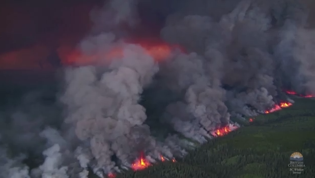 Μεγάλες φωτιές στον Καναδά – Νέφος μέχρι και τη Νέα Υόρκη