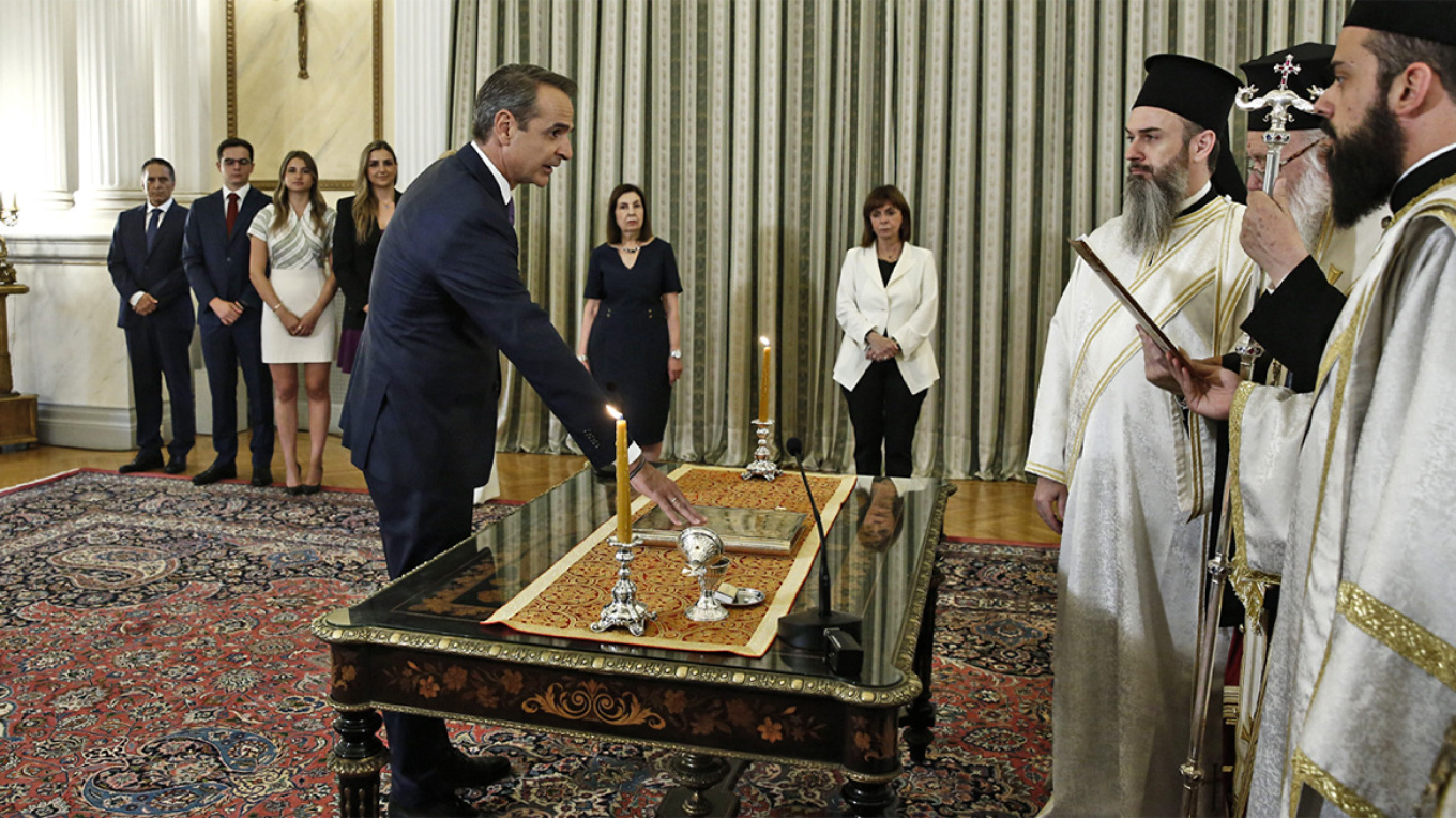 Η ορκωμοσία πραγματοποιήθηκε από τον αρχιεπίσκοπο Ιερώνυμο, παρουσία της Προέδρου της Δημοκρατίας Κατερίνας Σακελλαροπούλου.