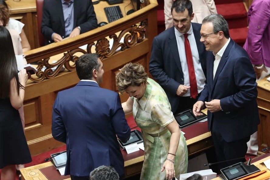 Ορκωμοσία νέας Βουλής: O Τσίπρας έκατσε δίπλα σε Γεροβασίλη και Φάμελλο 