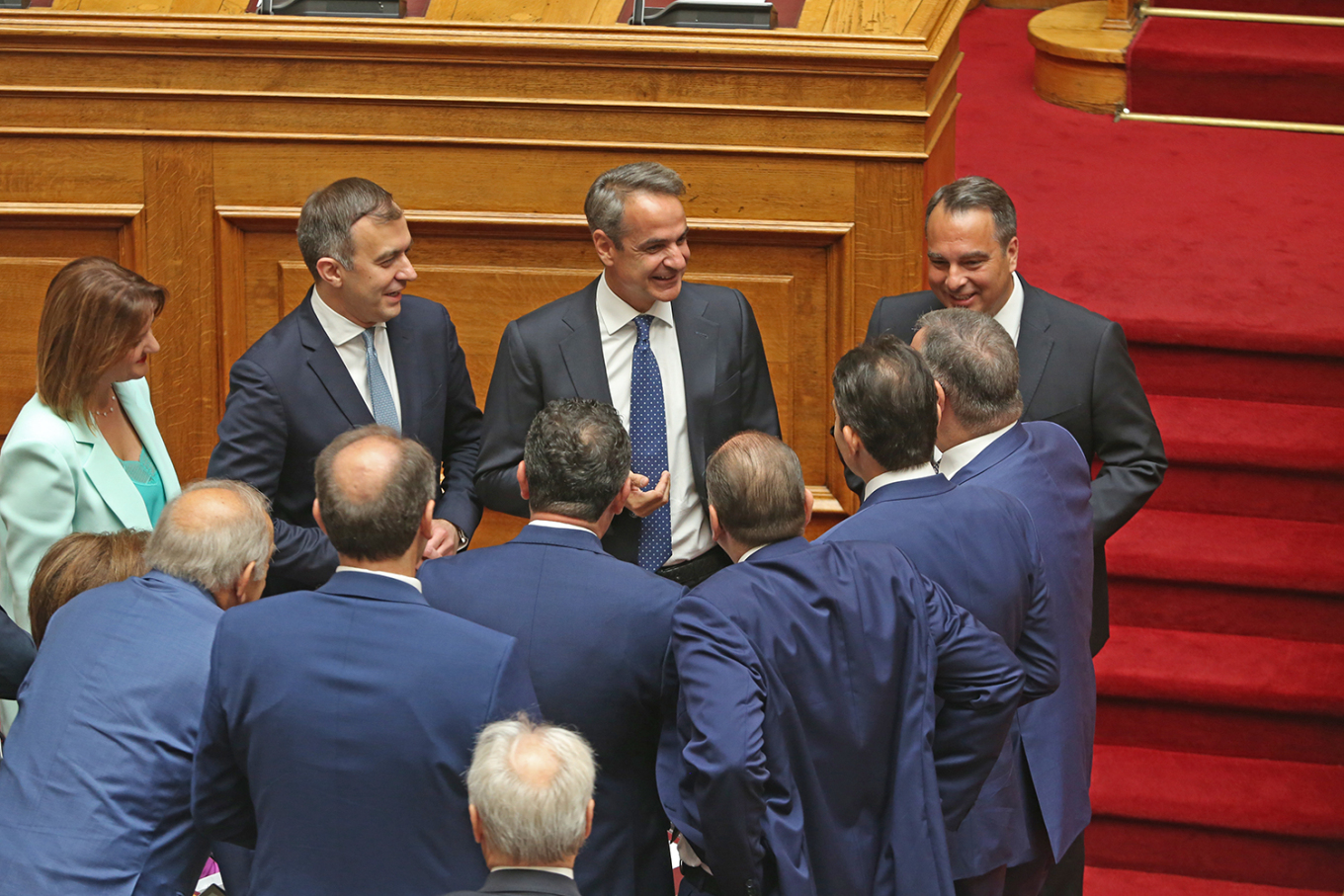 Ορκίστηκαν οι 300 βουλευτές