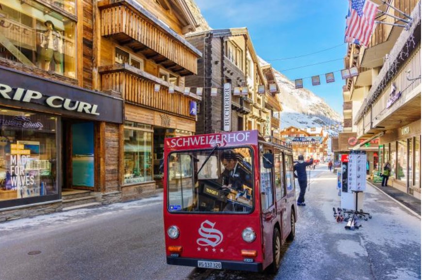 Ελβετία: Σε ποια πόλη είδαν για πρώτη φορά αυτοκίνητο το 1990