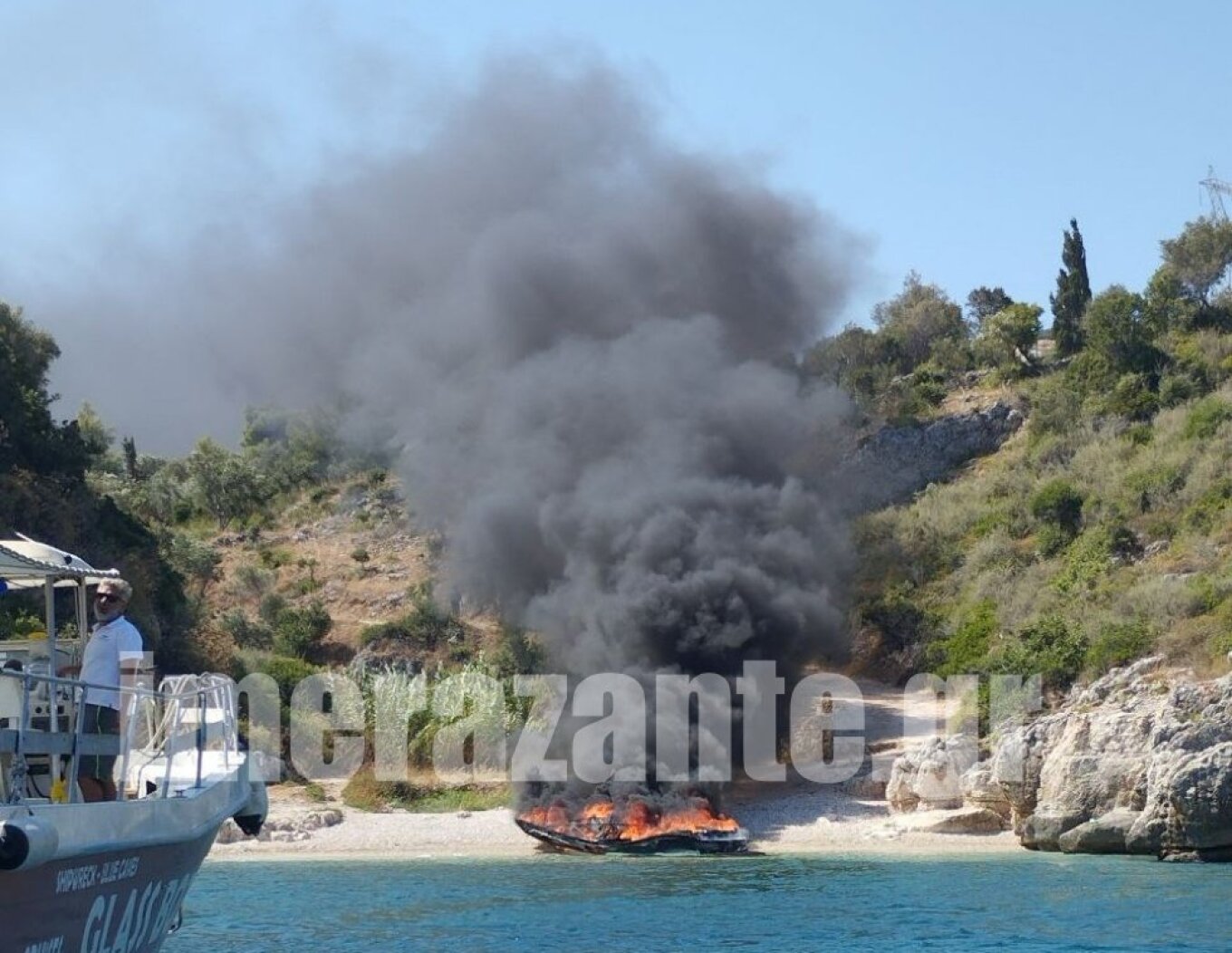 Ζάκυνθος: Βυθίστηκε φλεγόμενο σκάφος με πέντε επιβαίνοντες