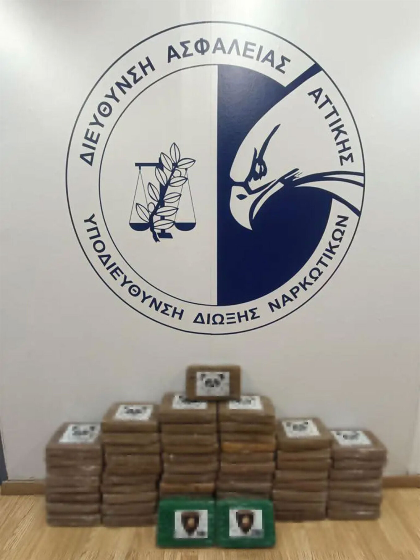 Πειραιάς: «Σερβίρουν» γαρίδες με κοκαΐνη