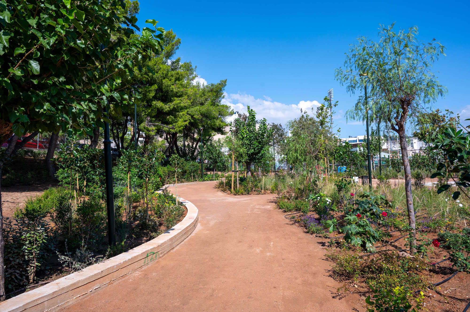 Το καταπράσινο πάρκο που «ανθίζει» στη γειτονιά των Αμπελοκήπων