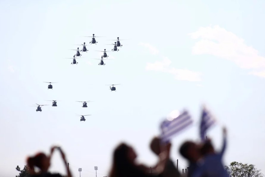 Μεγαλειώδης στρατιωτική παρέλαση στη Θεσσαλονίκη