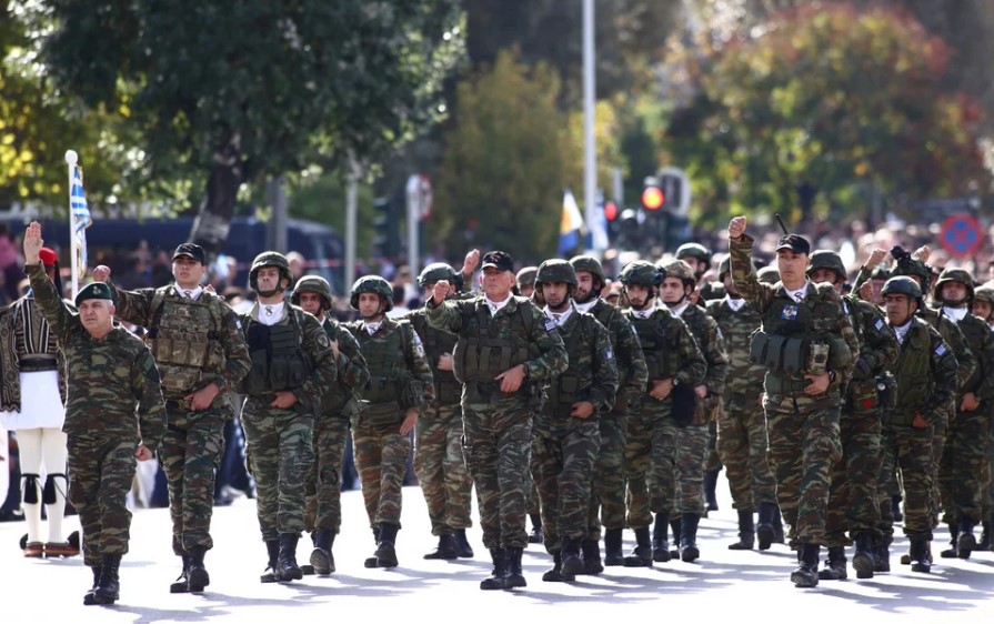 Μεγαλειώδης στρατιωτική παρέλαση στη Θεσσαλονίκη