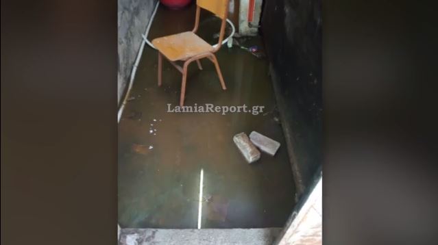 Υπάτη: Σε κτίριο ερείπιο στεγάζονται και κάνουν μάθημα δεκάδες παιδιά