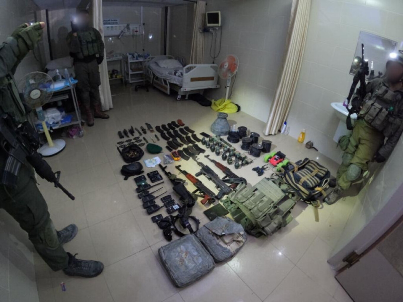O ισραηλινός στρατός αποκάλυψε την είσοδο σήραγγας της Χαμάς στο Νοσοκομείο Αλ Σίφα
