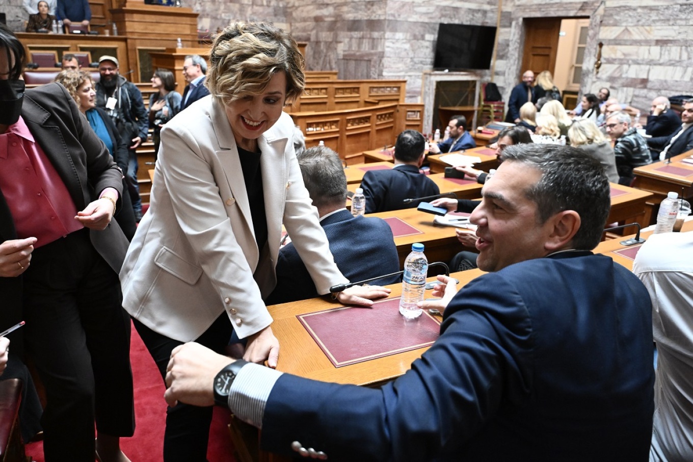 Τσίπρας: Εμφανίστηκε στη συνεδρίαση της Κοινοβουλευτικής Ομάδας του ΣΥΡΙΖΑ