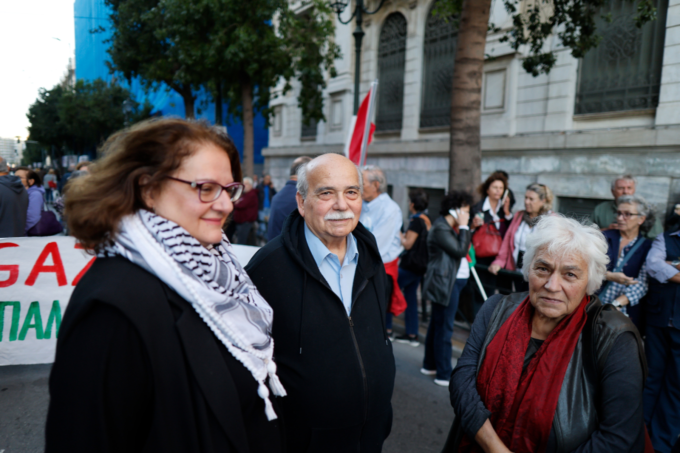Με πανό «Διέξοδος Αριστερά» οι αποχωρήσαντες του ΣΥΡΙΖΑ στην πορεία του Πολυτεχνείου