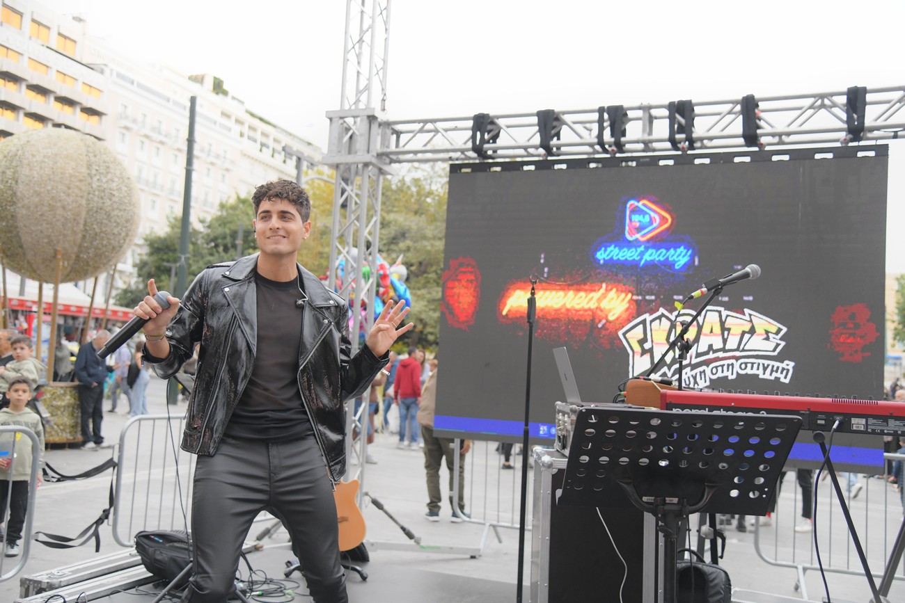 Ο Δημήτρης Θεοδοσιάδης στο live stage του Street Party by ΣΚΡΑΤΣ