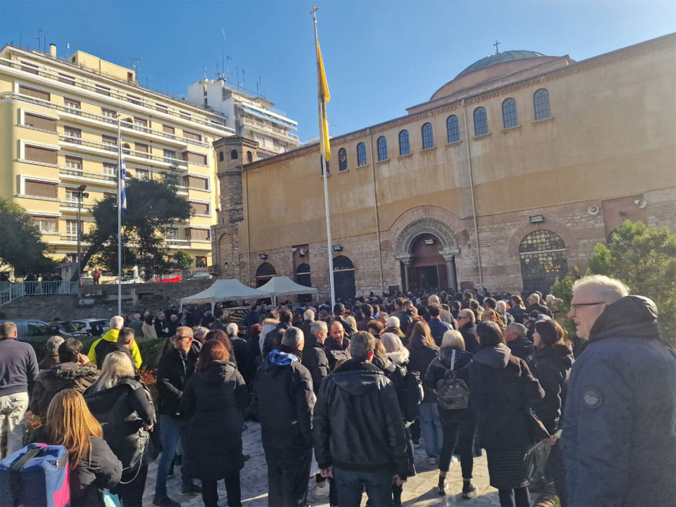 Βασίλης Καρράς: «Λύγισε» η σύζυγός του - Το συγκινητικό αντίο των μουσικών του