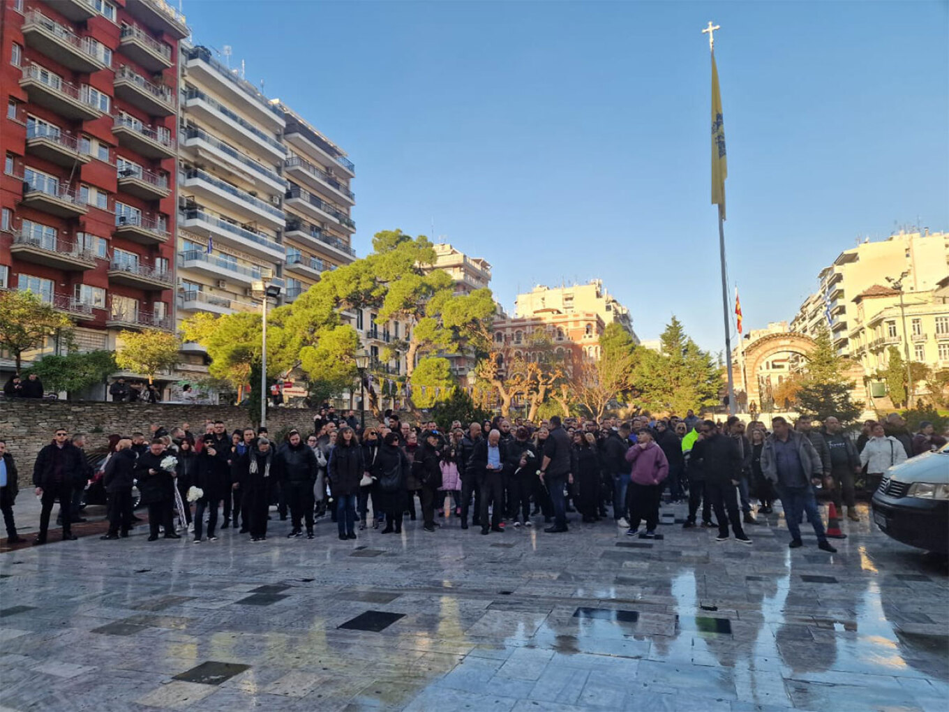 Βασίλης Καρράς: «Λύγισε» η σύζυγός του - Το συγκινητικό αντίο των μουσικών του