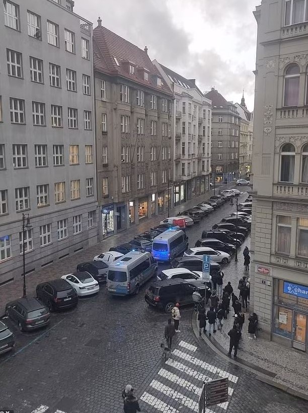 Πυροβολισμοί σε πανεπιστήμιο στην Πράγα