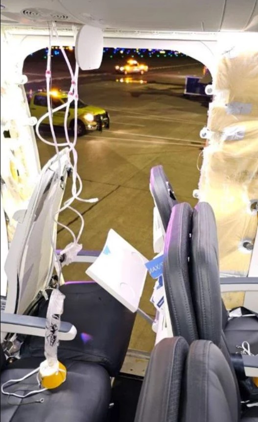 Τρόμος σε πτήση: Αποκολλήθηκε παράθυρο αεροπλάνου