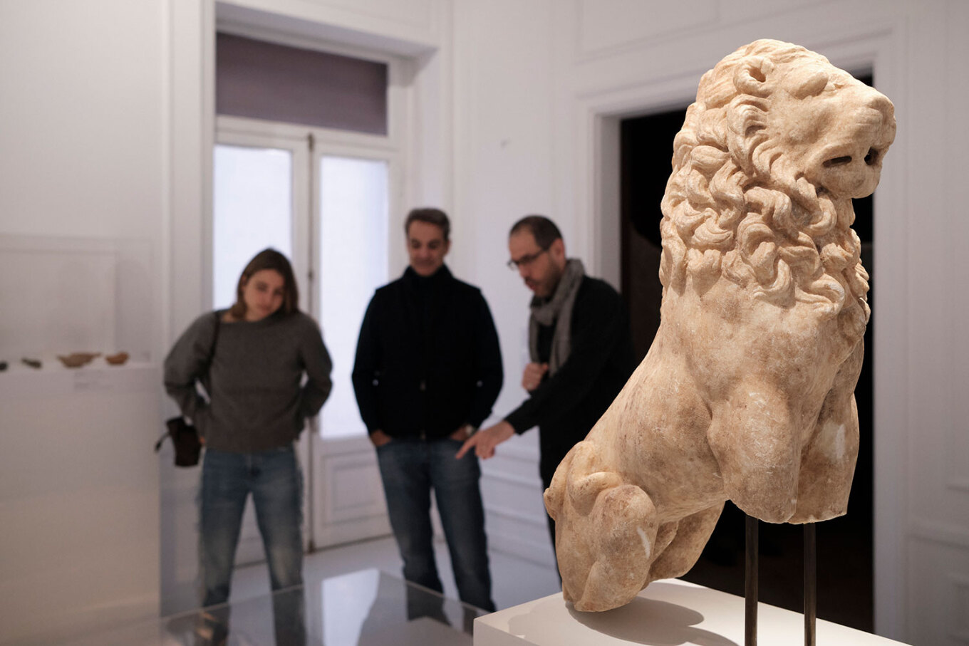 Ο Μητσοτάκης επισκέφθηκε με την κόρη του Δάφνη το Μουσείο Κυκλαδικής Τέχνης