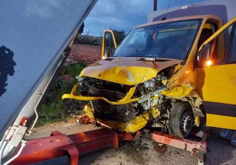 Μαραθώνας: Τροχαίο δυστύχημα με έναν νεκρό και μία τραυματία