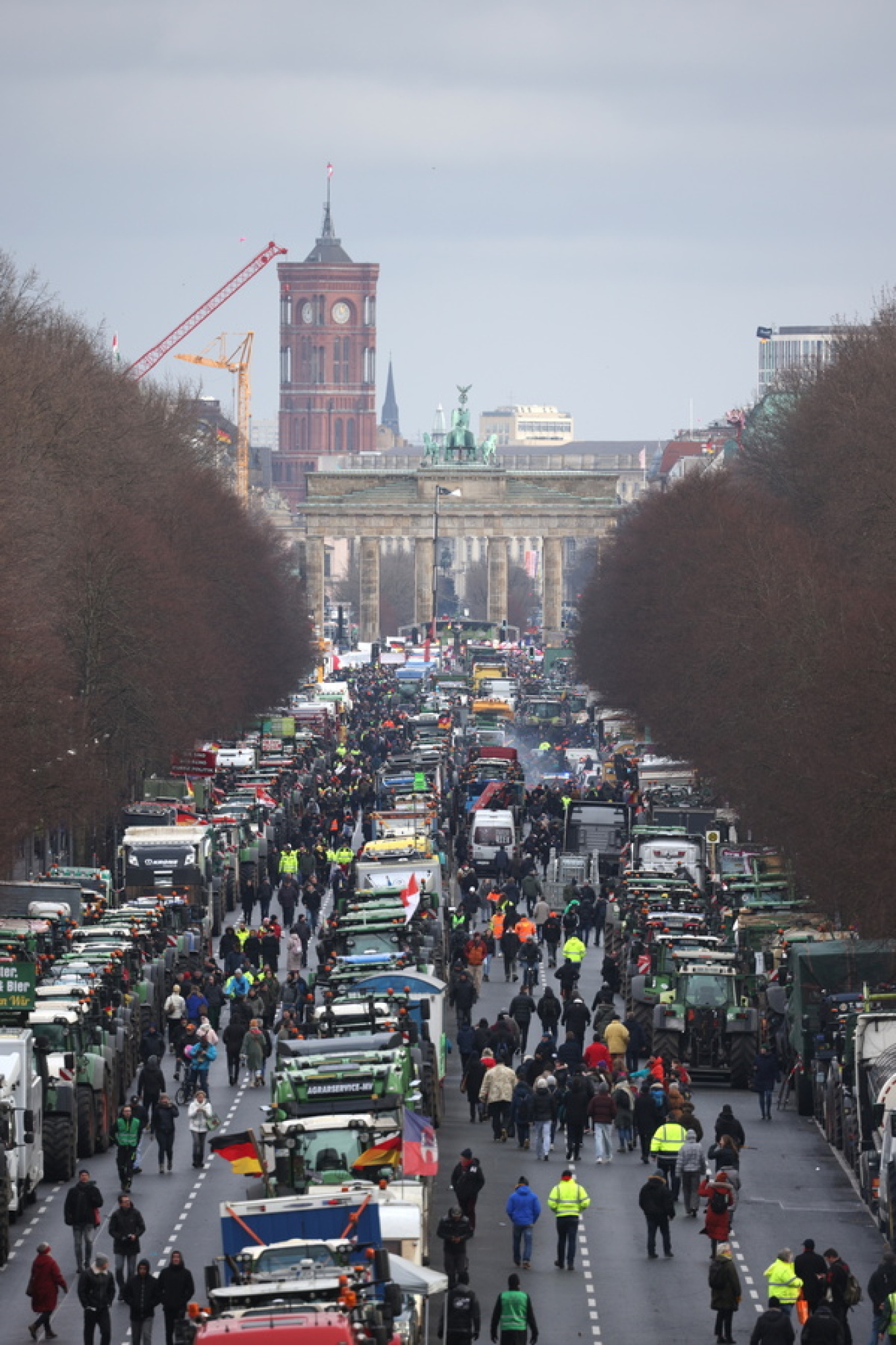 Γερμανία: Διαδηλώσεις από 10.000 αγρότες στο Βερολίνο ενάντια στην Κυβέρνηση