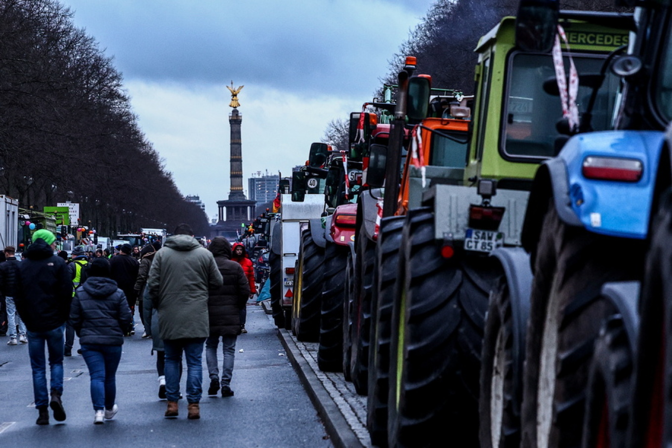 Γερμανία: Διαδηλώσεις από 10.000 αγρότες στο Βερολίνο ενάντια στην Κυβέρνηση