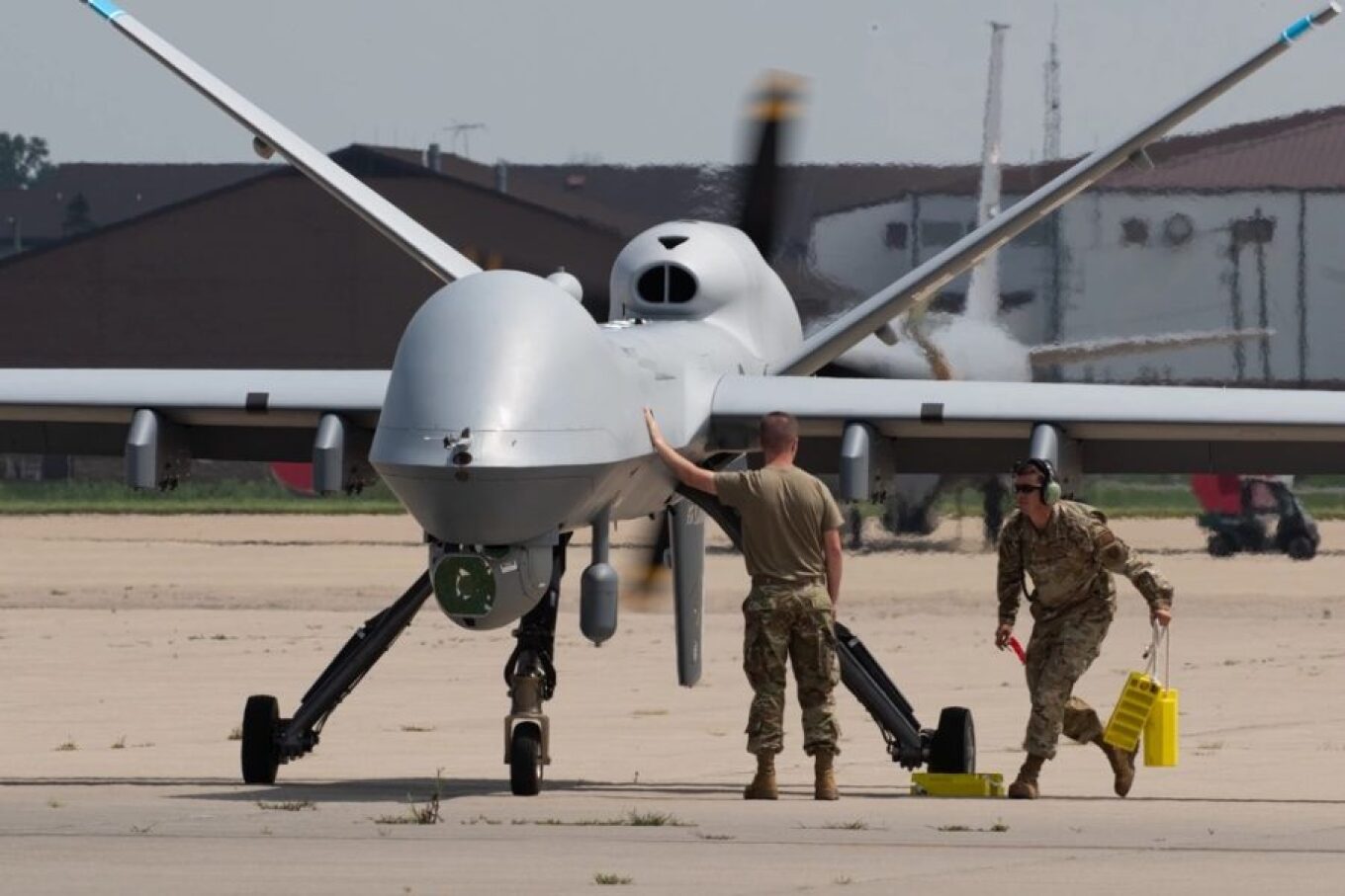 Γερμανική φρεγάτα πήγε να βομβαρδίσει αμερικανικό drone