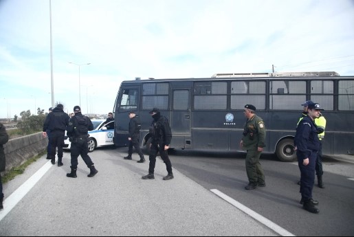 Αγρότες: Η αστυνομία διέκοψε τη μηχανοκίνητη πορεία προς το Υπουργείο Μακεδονίας – Θράκης (Photos)