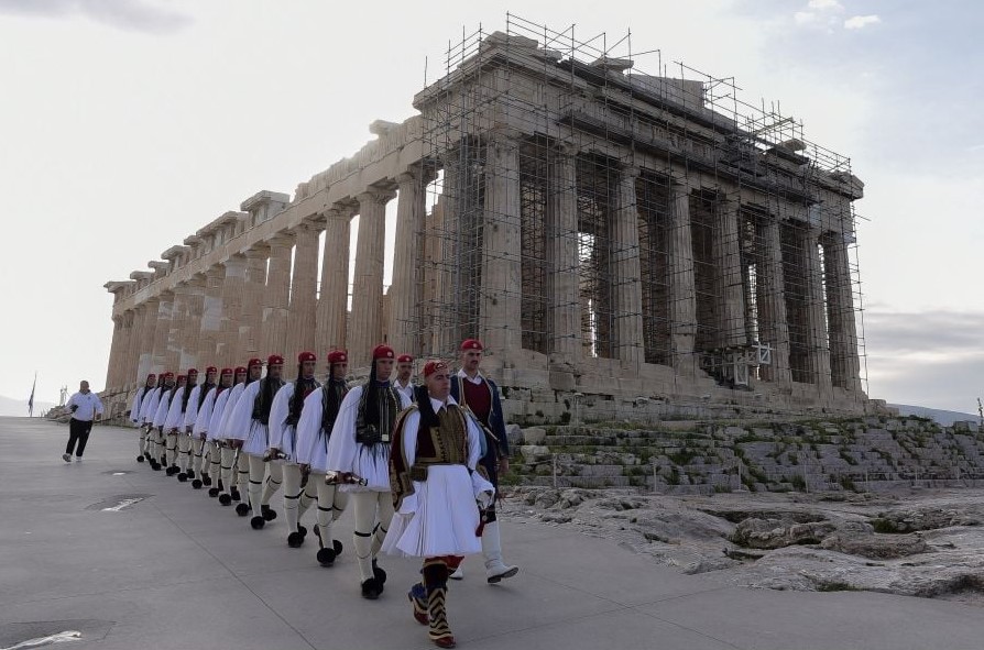 25η Μαρτίου: Η έπαρση της ελληνικής σημαίας στην Ακρόπολη