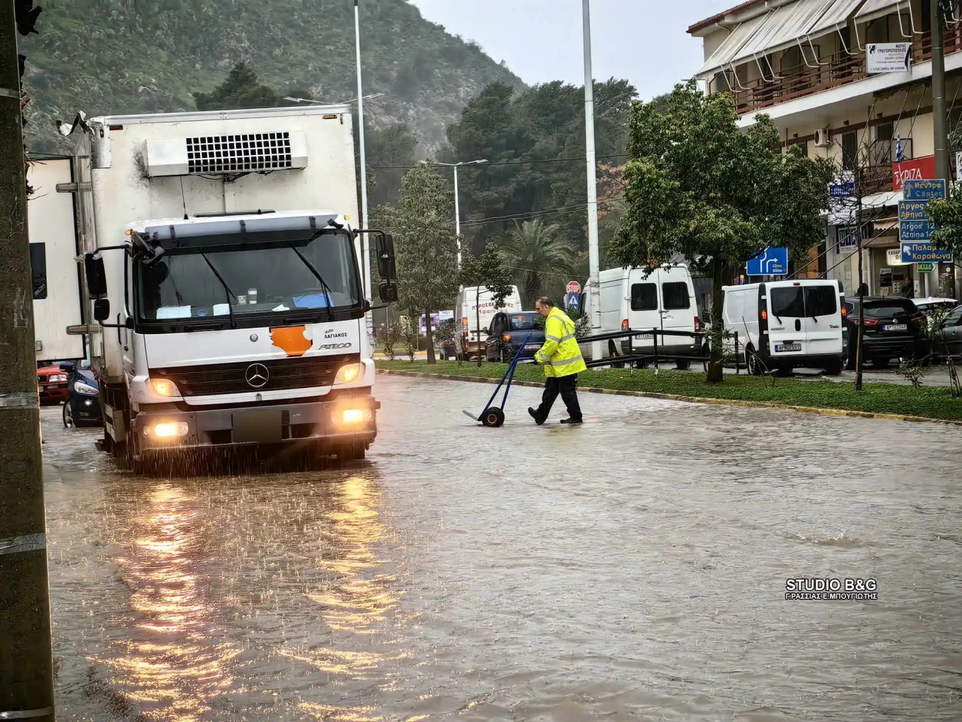 Πλημμυρισμένοι δρόμοι στο Ναύπλιο