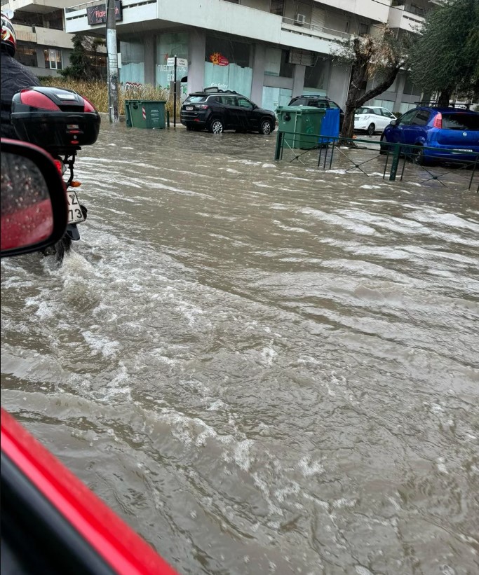 Πλημμύρισε η Παραλιακή στον Άλιμο (Photos)