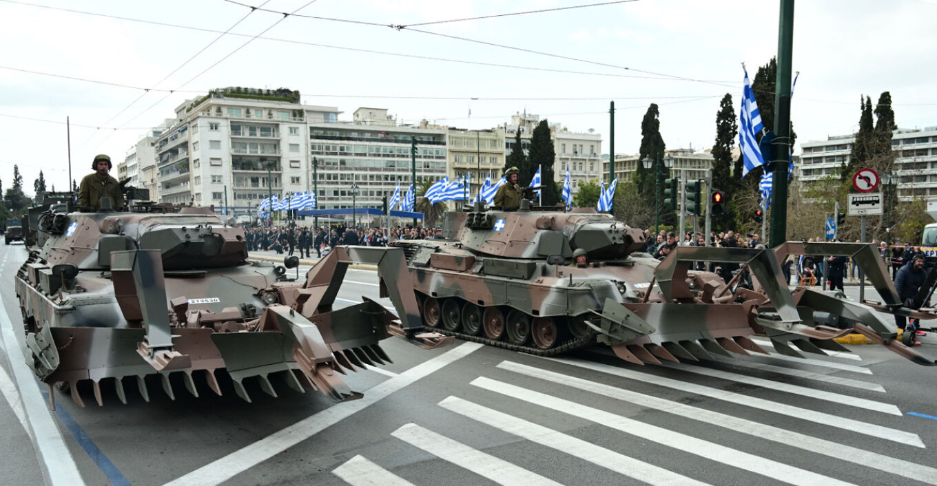 Μεγαλειώδης η στρατιωτική παρέλαση στην Αθήνα για την 25η Μαρτίου