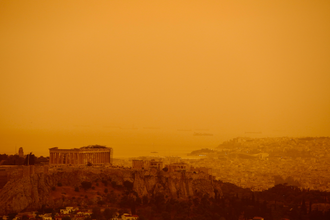 Στο έλεος της αφρικανικής σκόνης και η Αθήνα – Αποπνικτική ατμόσφαιρα