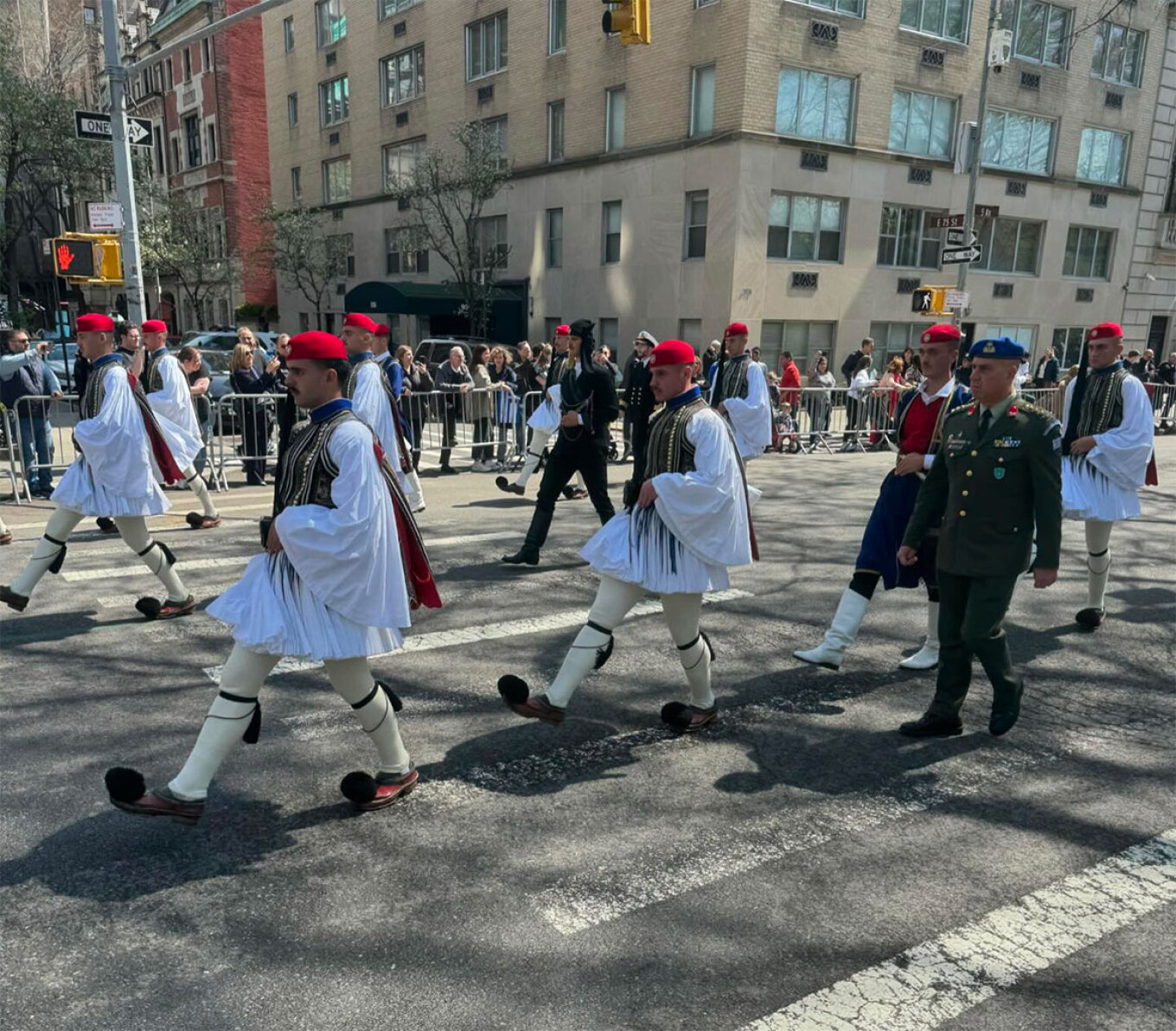 Νέα Υόρκη: Παρέλαση στην 5η λεωφόρο για την 25η Μαρτίου - Το Μανχάταν στα χρώματα της Ελλάδας 