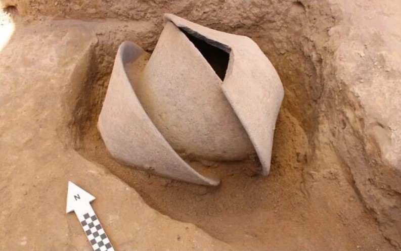 Βρέθηκε ένα αρχαίο βάζο ελεφαντόδοντου που θάφτηκε πριν από 6.000 χρόνια
