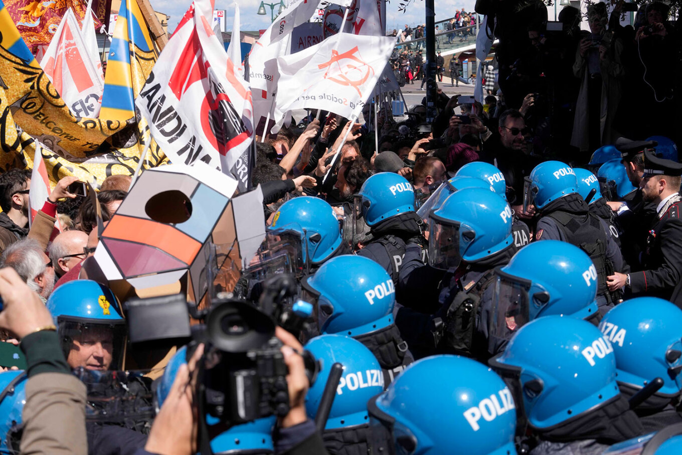Βενετία: Συγκρούσεις κατοίκων με την Αστυνομία για το εισιτήριο των 5 ευρώ