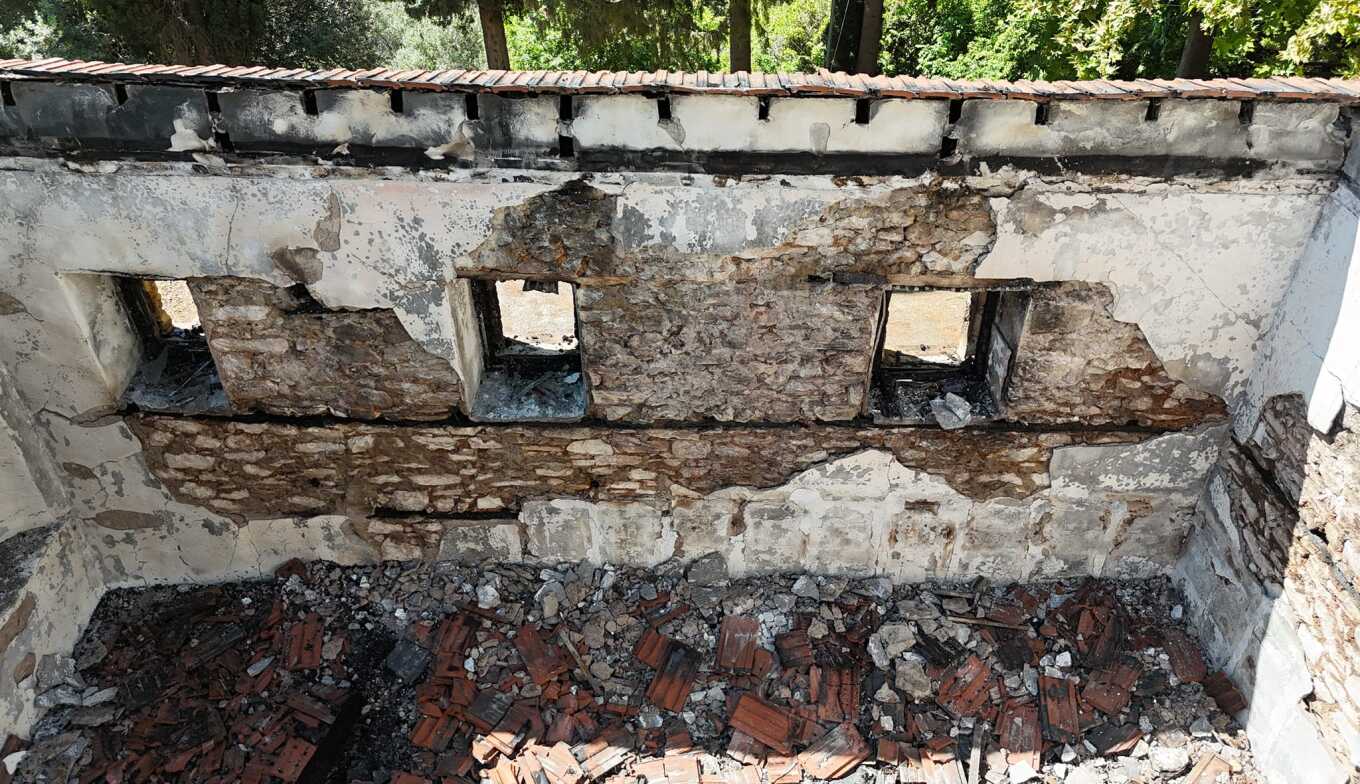Χαλκιδική: Καταστράφηκε από φωτιά ιστορικός ναός