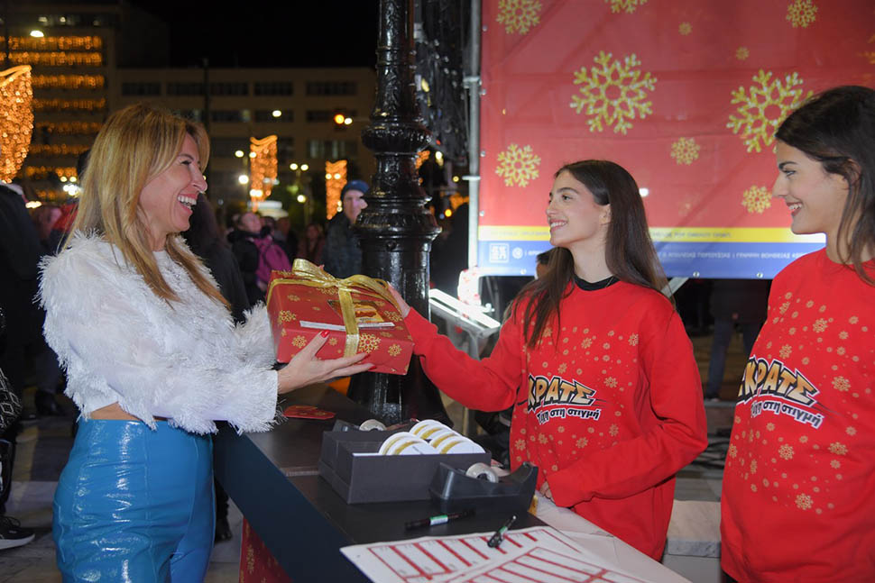 Εορταστικό αμπαλάζ στα δώρα από το ΣΚΡΑΤΣ