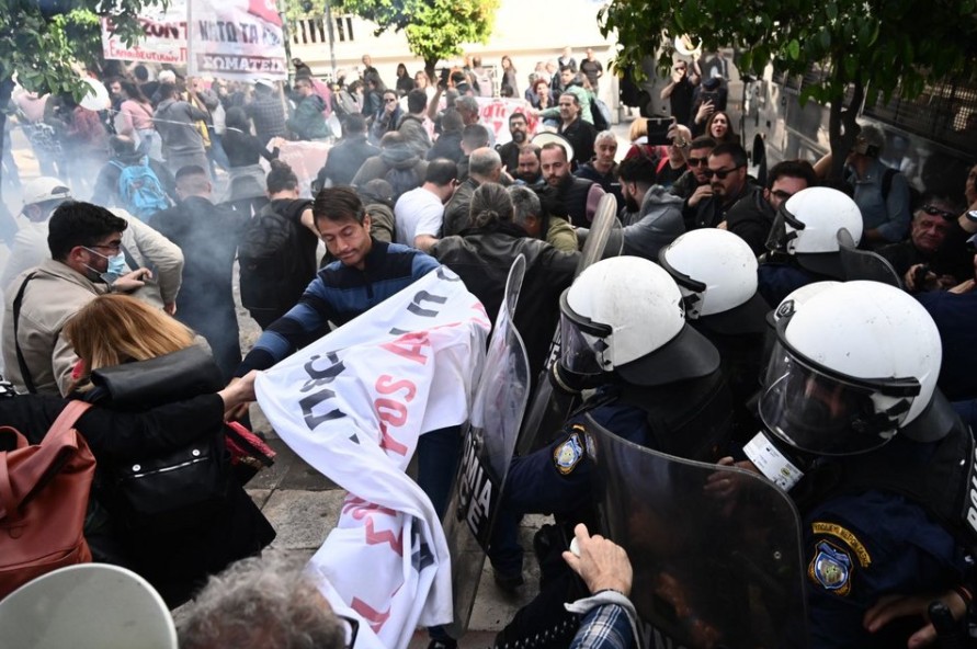 Ένταση στο συλλαλητήριο των εκπαιδευτικών στο κέντρο της Αθήνας