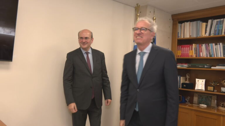 Συνάντηση Χατζηδάκη με τον επικεφαλής ESM