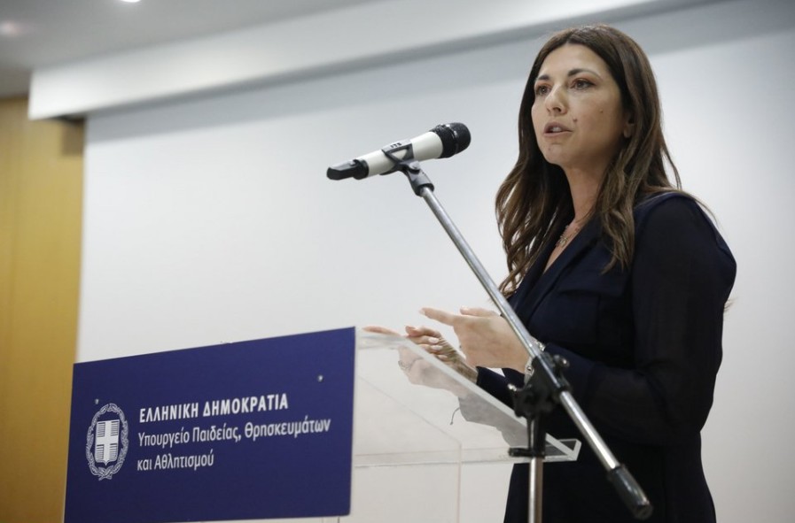 Σε ανακοινώσεις προχώρησε ο Κυριάκος Πιερρακάκης, κατά την παράδοση του υπουργείου Παιδείας, στην Σοφία Ζαχαράκη.  Ο απερχόμενος υπουργός Παιδείας ανακοίνωσε ότι έχουν γίνει 132 αιτήσεις ξένων Πανεπιστημίων για συμπράξεις με δημόσια ελληνικά Πανεπιστήμια.   Ανάμεσα σε αυτά είναι το Χάρβαρντ, το Κολούμπια, το Γέιλ, το Πανεπιστήμιο της Βοστώνης και το Imperial.  Ο Κυριάκος Πιερρακάκης ανέφερε: «Από αυτό το υπουργείο θα μου λείψουν όλα: Οι άνθρωποι, οι προκλήσεις, τα ατέλειωτα ξενύχτια, οι κρίσιμες αποφάσεις γ