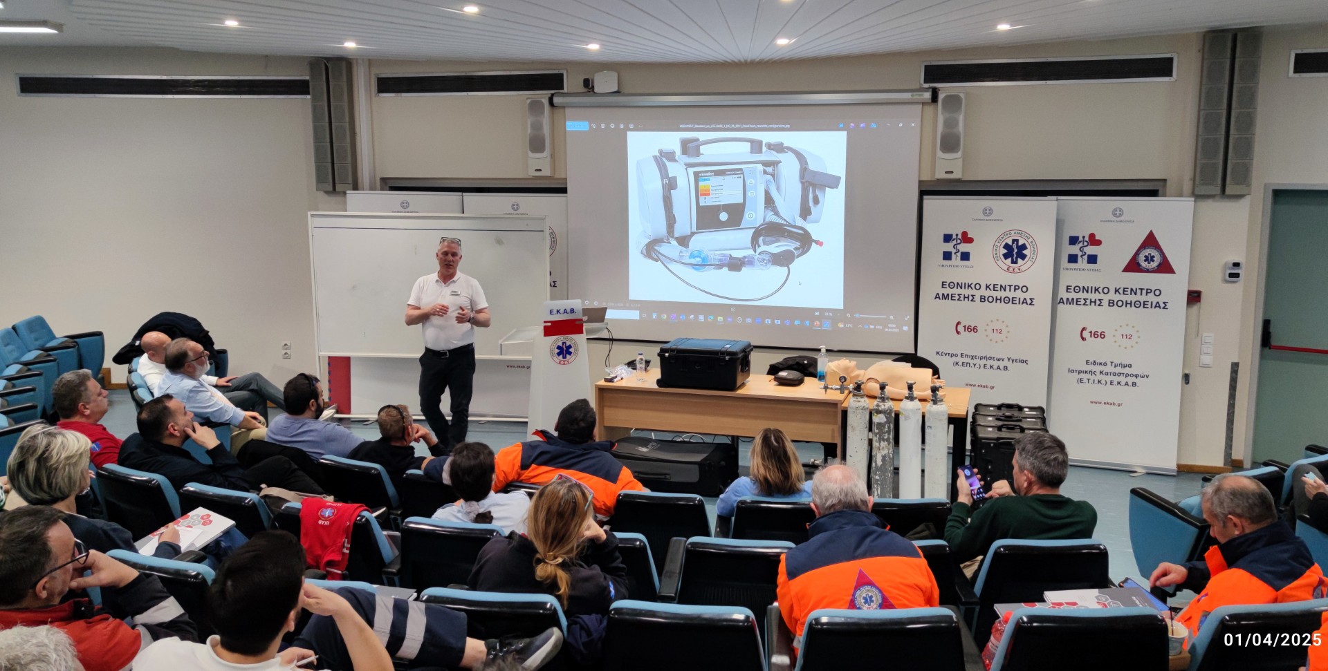 Το ΕΚΑΒ εκπαιδεύεται στη χρήση σύγχρονων ιατρικών μηχανημάτων