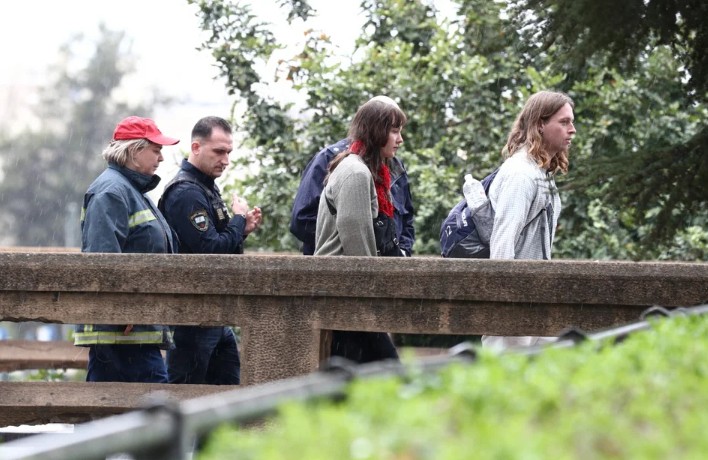 Πατήσια: Η ΕΜΑΚ απεγκλώβισε νεαρό ζευγάρι από το ρέμα του Ποδονίφτη