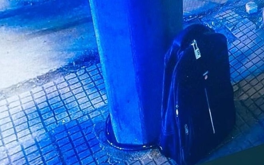 Έκρηξη στα γραφεία της Hellenic Train: Φωτογραφία ντοκουμέντο από το σακίδιο που περιείχε τον εκρηκτικό μηχανισμό