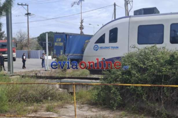 Χαλκίδα: Φορτηγό συγκρούστηκε με συρμό του Προαστιακού