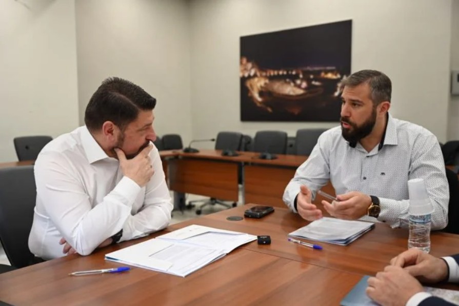 Χαρδαλιάς από Πετρούπολη