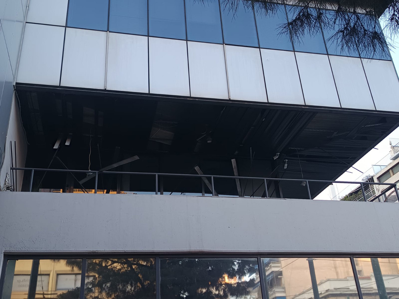 Έκρηξη στα γραφεία της Hellenic Train: Ζημιές στον ημιώροφο και σε σταθμευμένα αυτοκίνητα