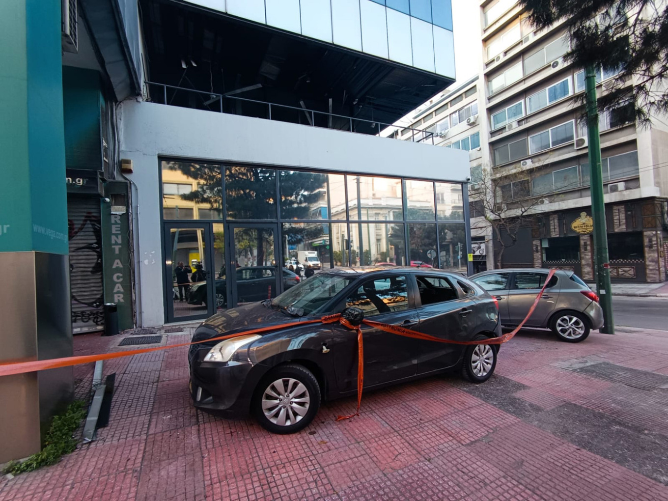 Έκρηξη στα γραφεία της Hellenic Train: Ζημιές στον ημιώροφο και σε σταθμευμένα αυτοκίνητα