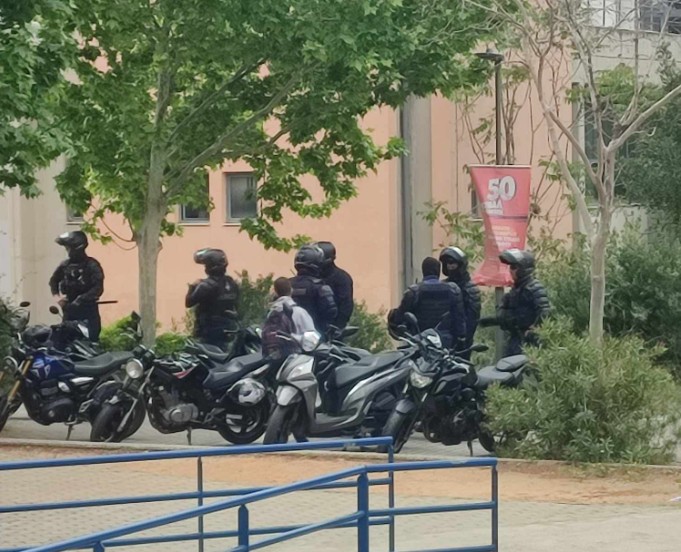 Guardian: Αγώνας δρόμου στην Ελλάδα σε αναζήτηση εργαζομένων για τον τουριστικό κλάδο