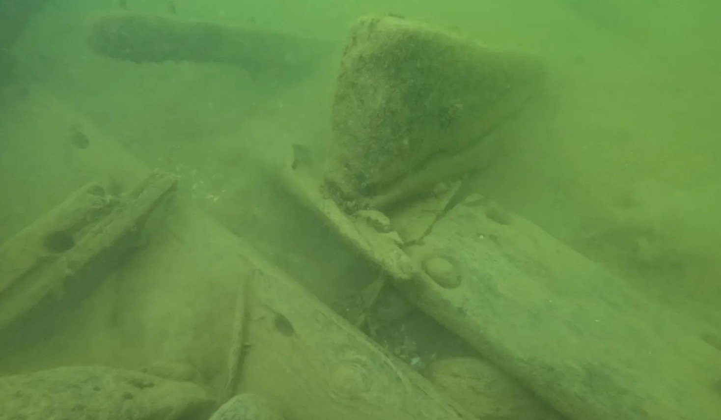 Ψαράς ανακάλυψε τυχαία ιστορικό ναυάγιο σε λίμνη