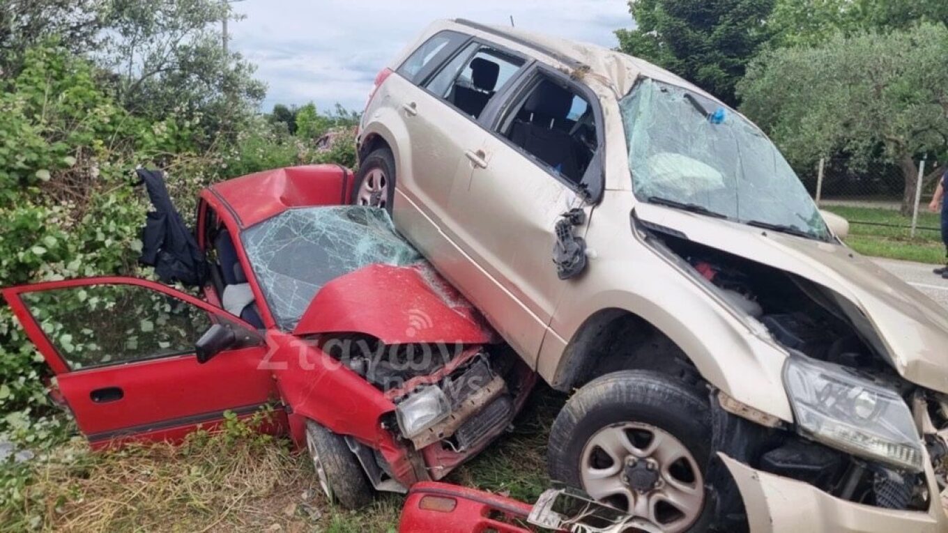 Καλαμπάκα: Ένας νεκρός έπειτα από σφοδρή σύγκρουση δύο ΙΧ