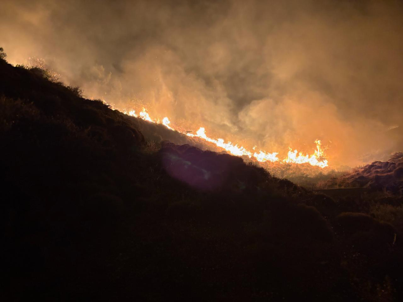 Σε πύρινο κλοιό η Χίος